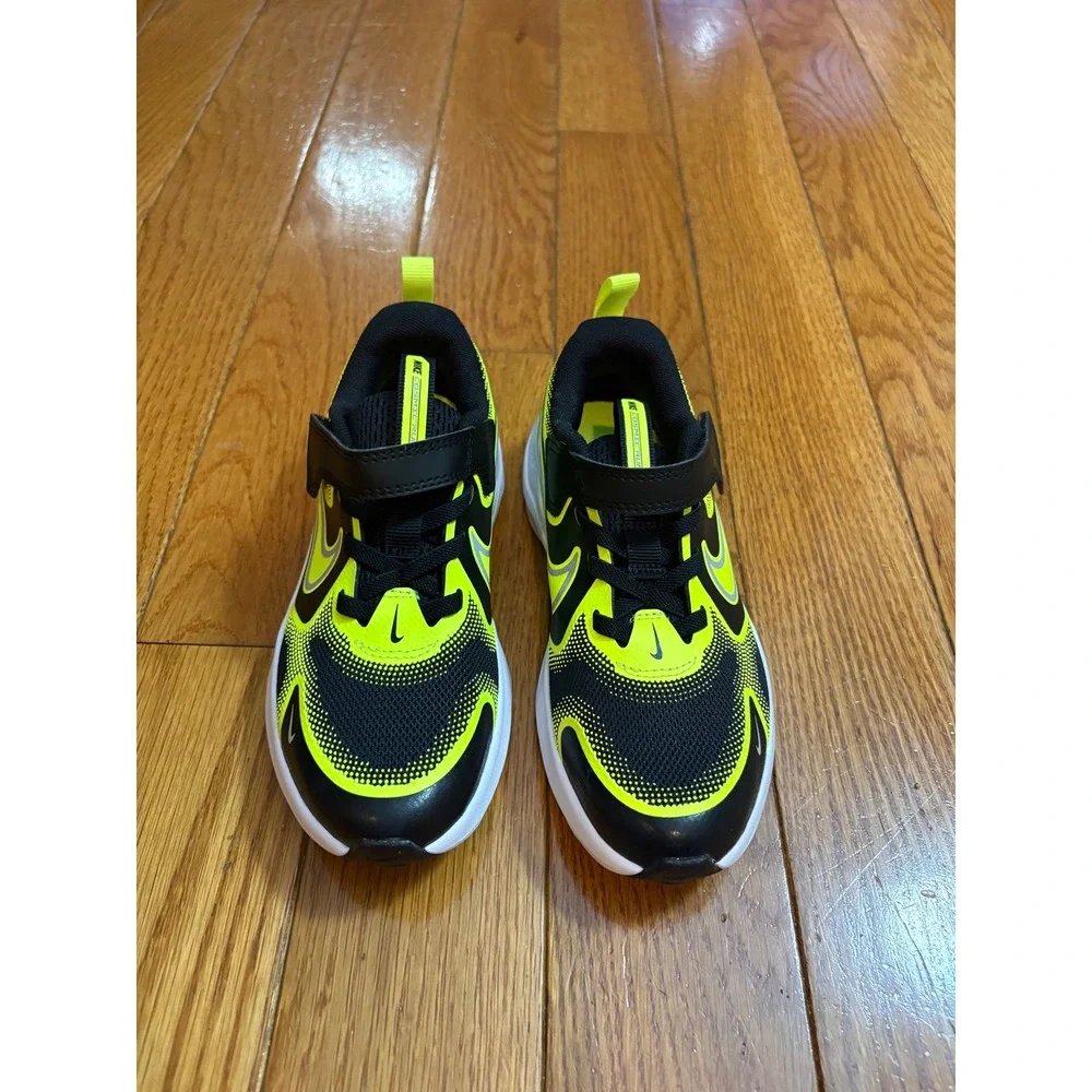 NWOT Nike Cosmic Runner Kids Black Volt White Sneakers HM4400-005 Size 13C